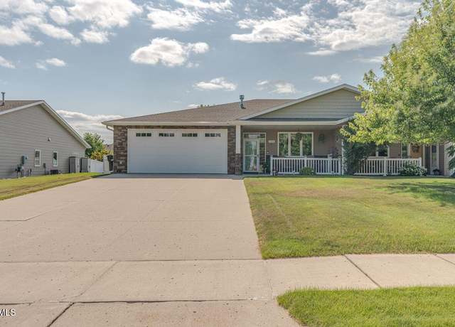 Property at 1326 N 35th St, Bismarck, ND 58501, 3 beds, 2 baths