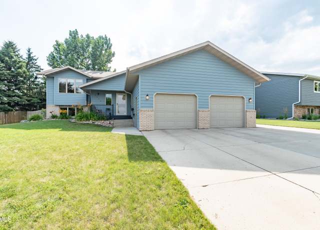 Property at 3916 Dominion St, Bismarck, ND 58503, 4 beds, 2 baths