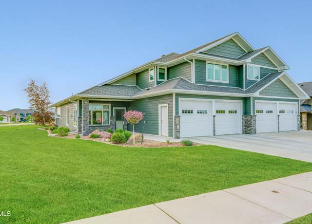 Property at 1424 Community Lp Loop, Bismarck, ND 58503, 3 beds, 2 baths