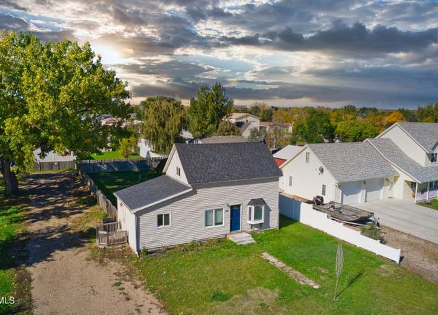 Property at 3611 6th Ave E, Williston, ND 58801, 3 beds, 1 bath
