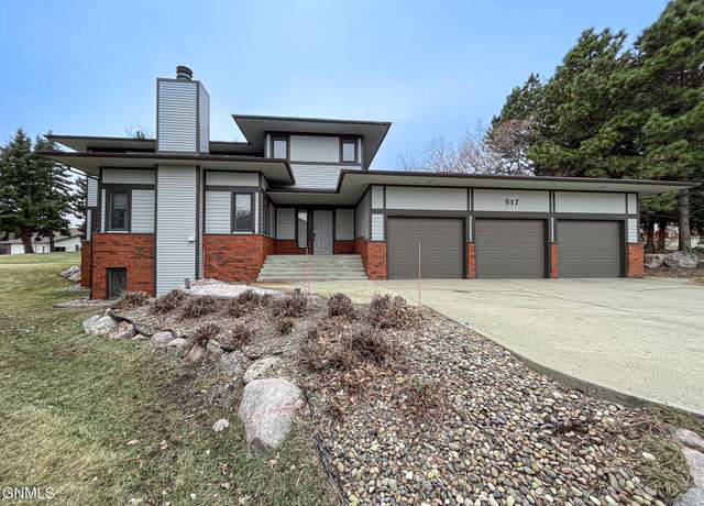 Property at 517 Portage Dr, Bismarck, ND 58503, 6 beds, 3.5 baths