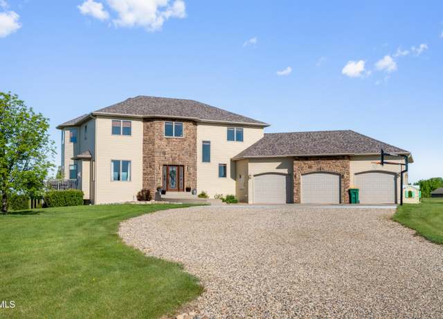 Property at 7920 Country Brook Rd, Bismarck, ND 58503, 6 beds, 3.5 baths