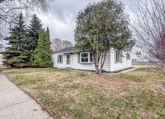Property at 1722 E D Ave, Bismarck, ND 58501, 2 beds, 1 bath
