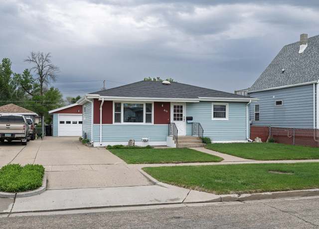 Property at 419 14th St, Bismarck, ND 58504, 4 beds, 2 baths