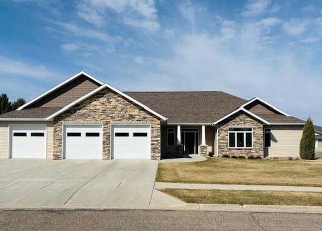 Property at 4103 Bayport Pl SE, Mandan, ND 58554, 3 beds, 4.5 baths