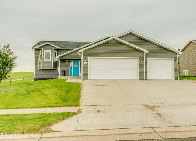 Property at 4602 Crown Point Rd NW, Mandan, ND 58554, 4 beds, 3 baths