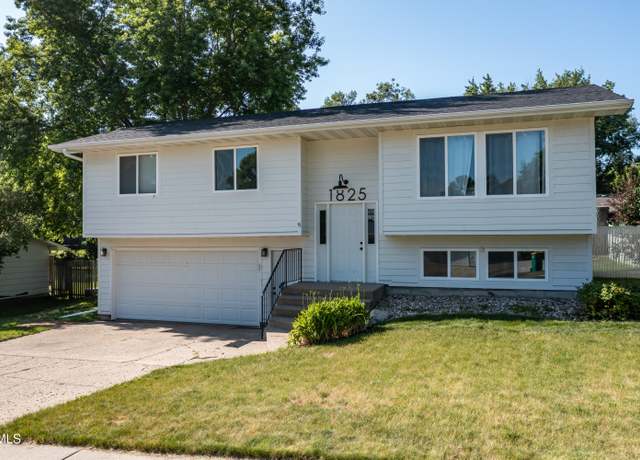 Property at 1825 Masterson Ave, Bismarck, ND 58501, 4 beds, 2 baths