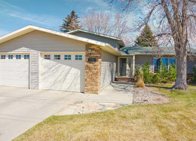 Property at 1106 18th St W, Williston, ND 58801, 5 beds, 3 baths