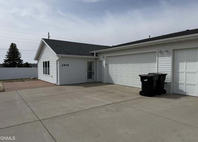 Property at 2919 Colorado Dr E, Bismarck, ND 58503, 2 beds, 2 baths