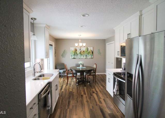 Property at 101 Estevan Dr, Bismarck, ND 58503, 3 beds, 2 baths