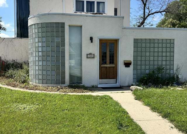 Property at 720 6th Ave SE, Jamestown, ND 58401, 3 beds, 2.5 baths