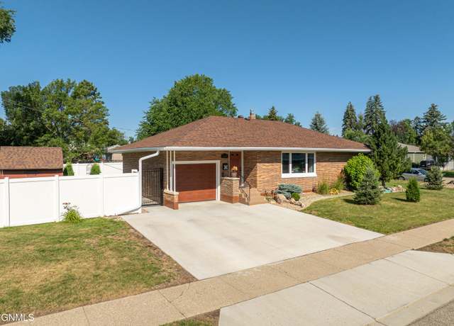 Property at 1110 N 1st St, Bismarck, ND 58501, 3 beds, 2 baths