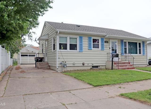 Property at 710 17th St, Bismarck, ND 58501, 4 beds, 2 baths