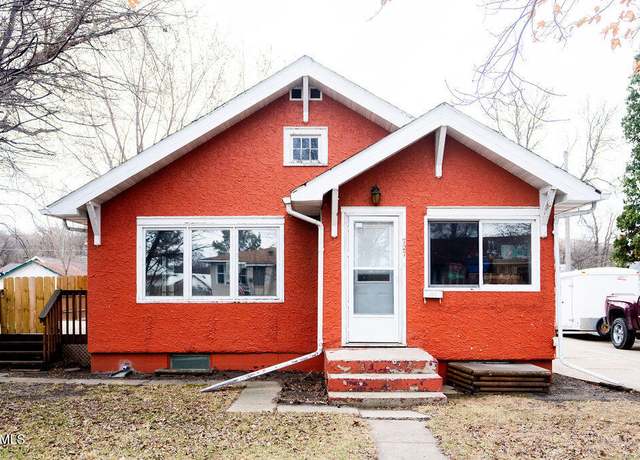 Property at 727 2nd St SW, Jamestown, ND 58401, 4 beds, 2 baths