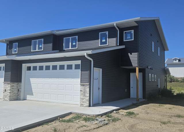 Property at 5208 Welder Ave, Bismarck, ND 58503, 3 beds, 2.5 baths
