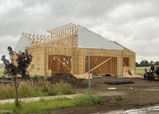 Property at 3103 44th Ave W, Williston, ND 58801, 3 beds, 2 baths
