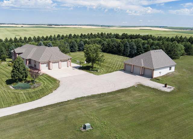 Property at 3505 66th St NE, Bismarck, ND 58503, 5 beds, 4.5 baths
