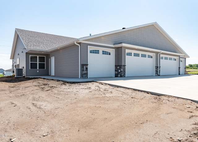 Property at 5631 Davies Dr, Bismarck, ND 58503, 3 beds, 2 baths