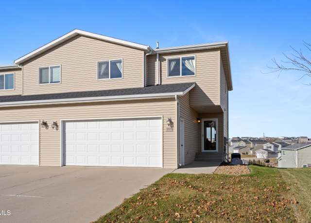 Property at 1008 E Lasalle Dr, Bismarck, ND 58503, 3 beds, 2.5 baths