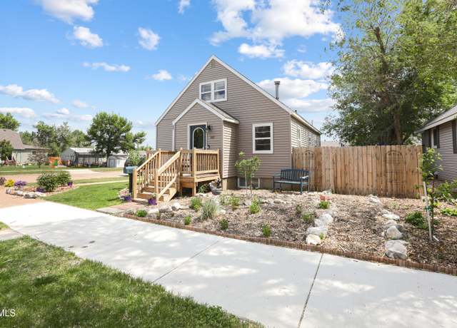 Property at 922 6th Ave W, Williston, ND 58801, 6 beds, 1.5 baths