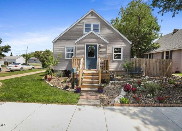 Property at 922 6th Ave W, Williston, ND 58801, 6 beds, 1.5 baths