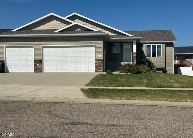 Property at 4800 Windsor St, Bismarck, ND 58503, 5 beds, 3 baths