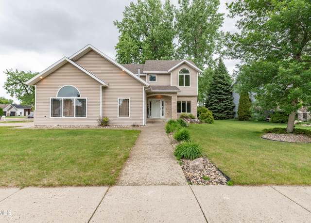 Property at 3406 Heartwood Dr SE, Mandan, ND 58554, 4 beds, 3.5 baths