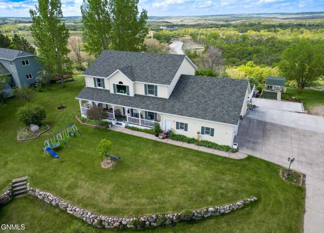 Property at 807 Bruce Dr Dr, Mandan, ND 58554, 6 beds, 4.5 baths