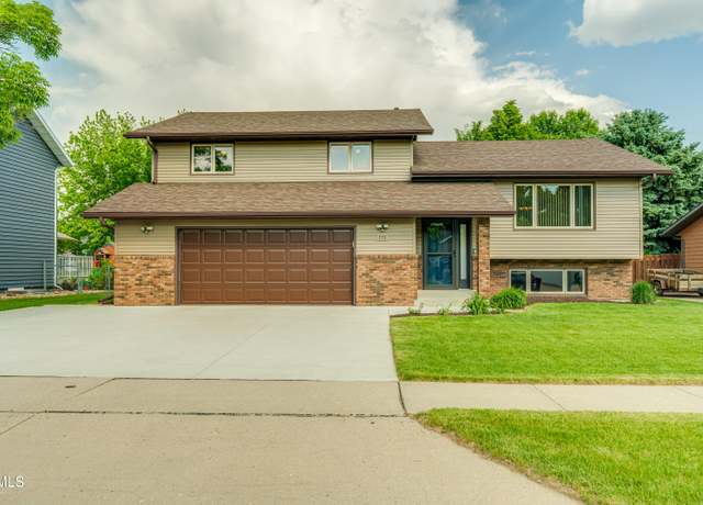 Property at 1911 San Diego Dr, Bismarck, ND 58504, 4 beds, 3 baths