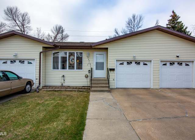 Property at 2903 Manitoba Ln, Bismarck, ND 58503, 2 beds, 1.5 baths