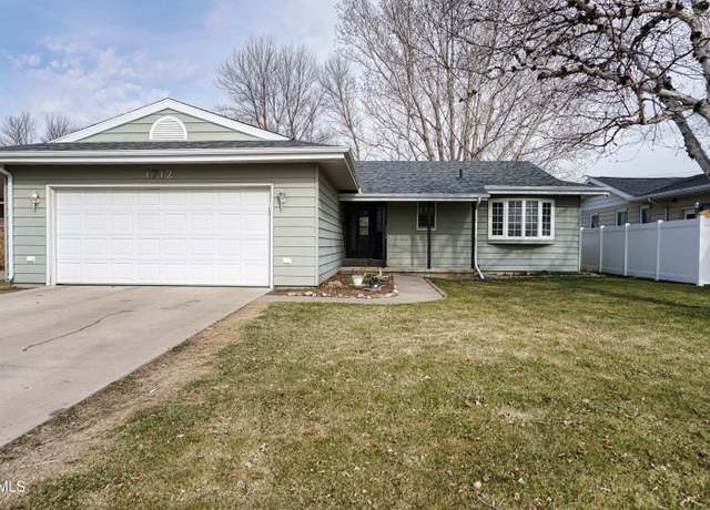 Property at 1712 Rose Ln, Williston, ND 58801, 4 beds, 2.5 baths