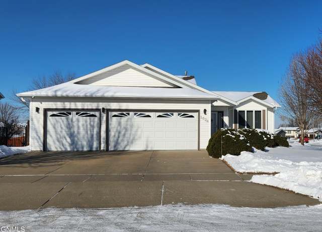 Property at 1026 25th St St SE, Mandan, ND 58554, 4 beds, 2 baths
