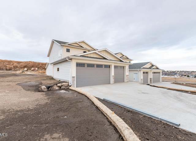 Property at 2008 Prairie Hawk Dr, Bismarck, ND 58503, 4 beds, 2.5 baths