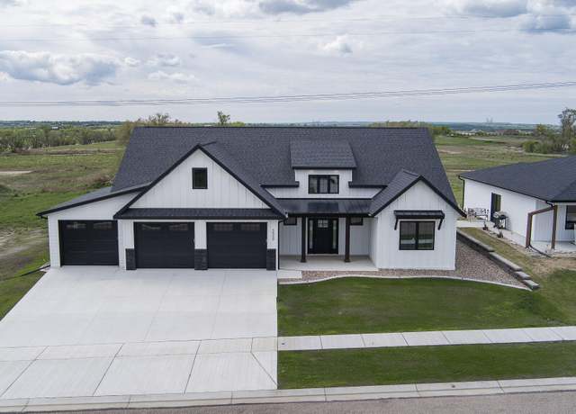 Property at 5509 Smette Bnd, Bismarck, ND 58504, 3 beds, 2 baths