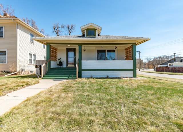 Property at 901 6th St N, Bismarck, ND 58501, 3 beds, 1 bath