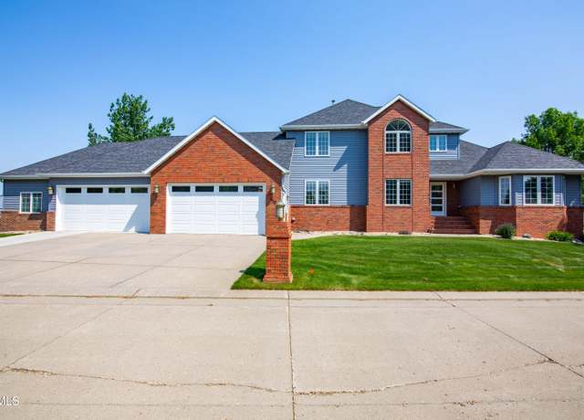 Property at 650 Terrace Dr, Bismarck, ND 58503, 7 beds, 5 baths