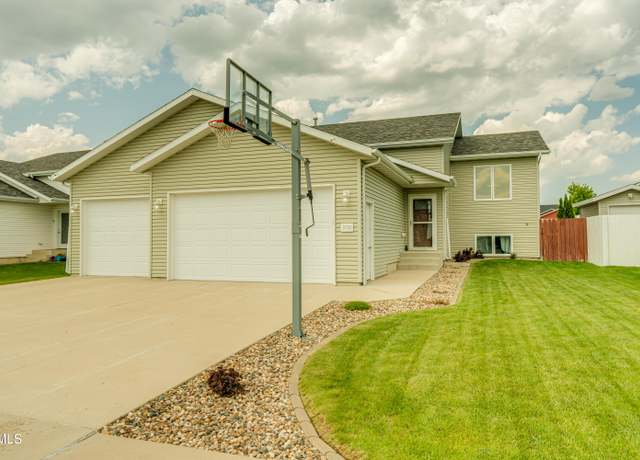 Property at 3908 48th St NW, Mandan, ND 58554, 4 beds, 2 baths