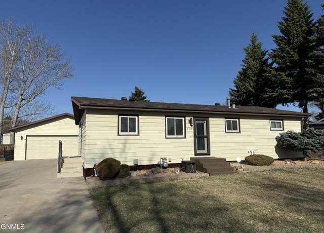 Property at 1708 2nd St SE, Minot, ND 58701, 3 beds, 2 baths