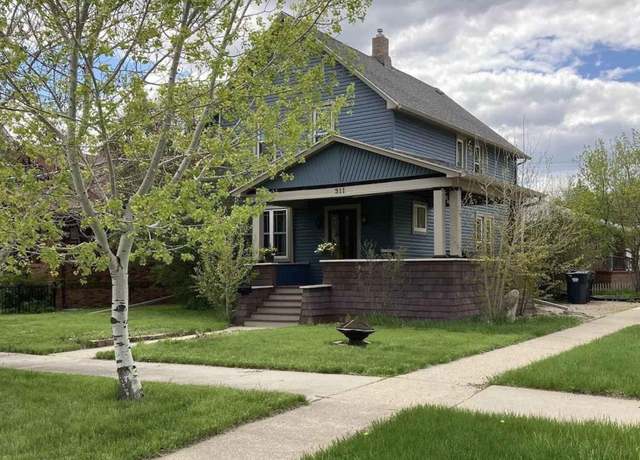 Property at 311 5th Ave NW, Mandan, ND 58554, 3 beds, 2.5 baths