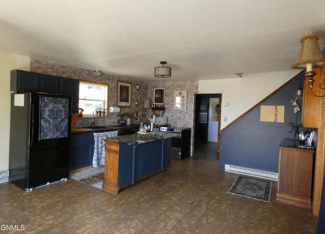 Property at 630 6 Ave NE, Mcclusky, ND 58463, 3 beds, 1 bath