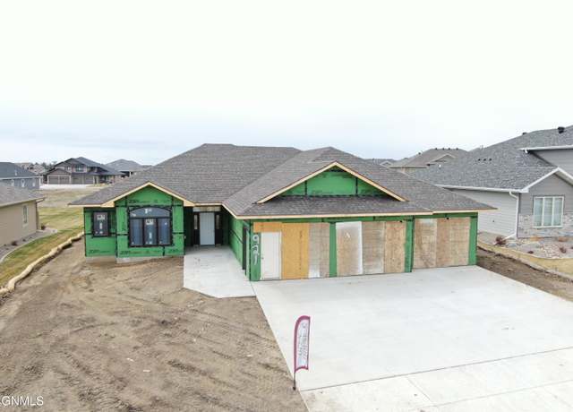 Property at 921 Collective Ln, Bismarck, ND 58503, 3 beds, 3.5 baths