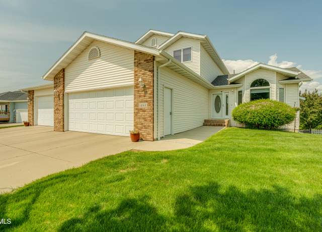 Property at 1868 Harding Pl, Bismarck, ND 58503, 5 beds, 3.5 baths