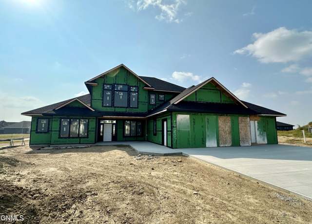 Property at 11807 Glacier Cir, Bismarck, ND 58503, 3 beds, 3.5 baths