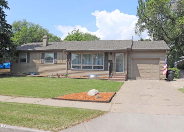 Property at 2030 St Joseph Dr, Bismarck, ND 58501, 5 beds, 2 baths