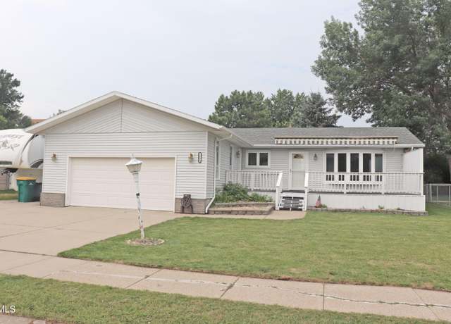 Property at 2613 11th Ave NW, Mandan, ND 58554, 4 beds, 2.5 baths