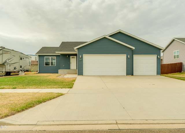 Property at 6775 Dolan Dr, Lincoln, ND 58504, 3 beds, 3 baths