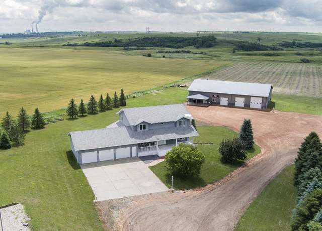 Property at 2104 37th Ave SW, Center, ND 58530, 4 beds, 3.5 baths