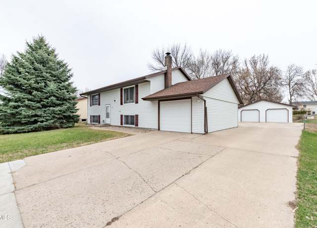 Property at 63 Benteen Dr, Lincoln, ND 58504, 4 beds, 2 baths