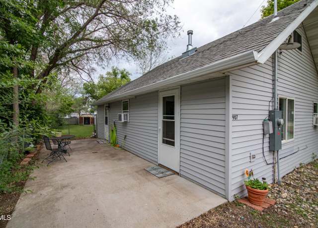 Property at 907 Ingals Ave E, Bismarck, ND 58504, 3 beds, 1 bath