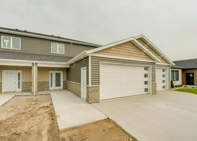 Property at 4312 Downing St, Bismarck, ND 58504, 3 beds, 2.5 baths
